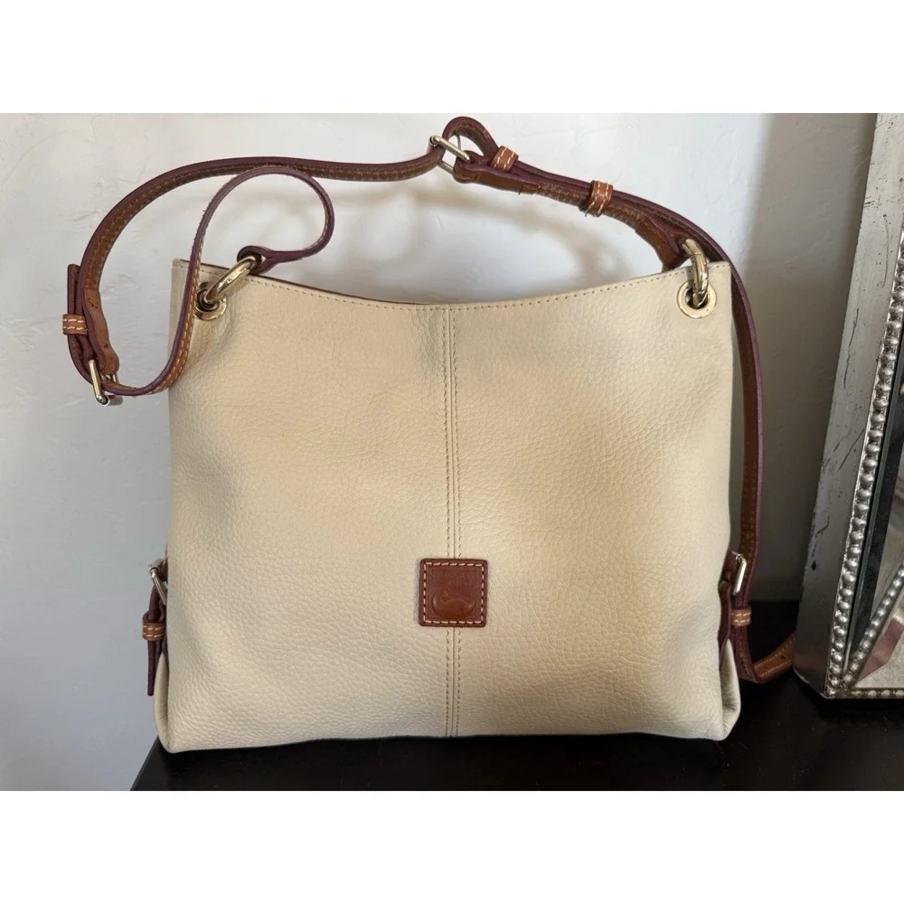 Dooney‎ And Bourke Beige Leather Shoulder Handbag Hobo Purse Red Lining Key Hold